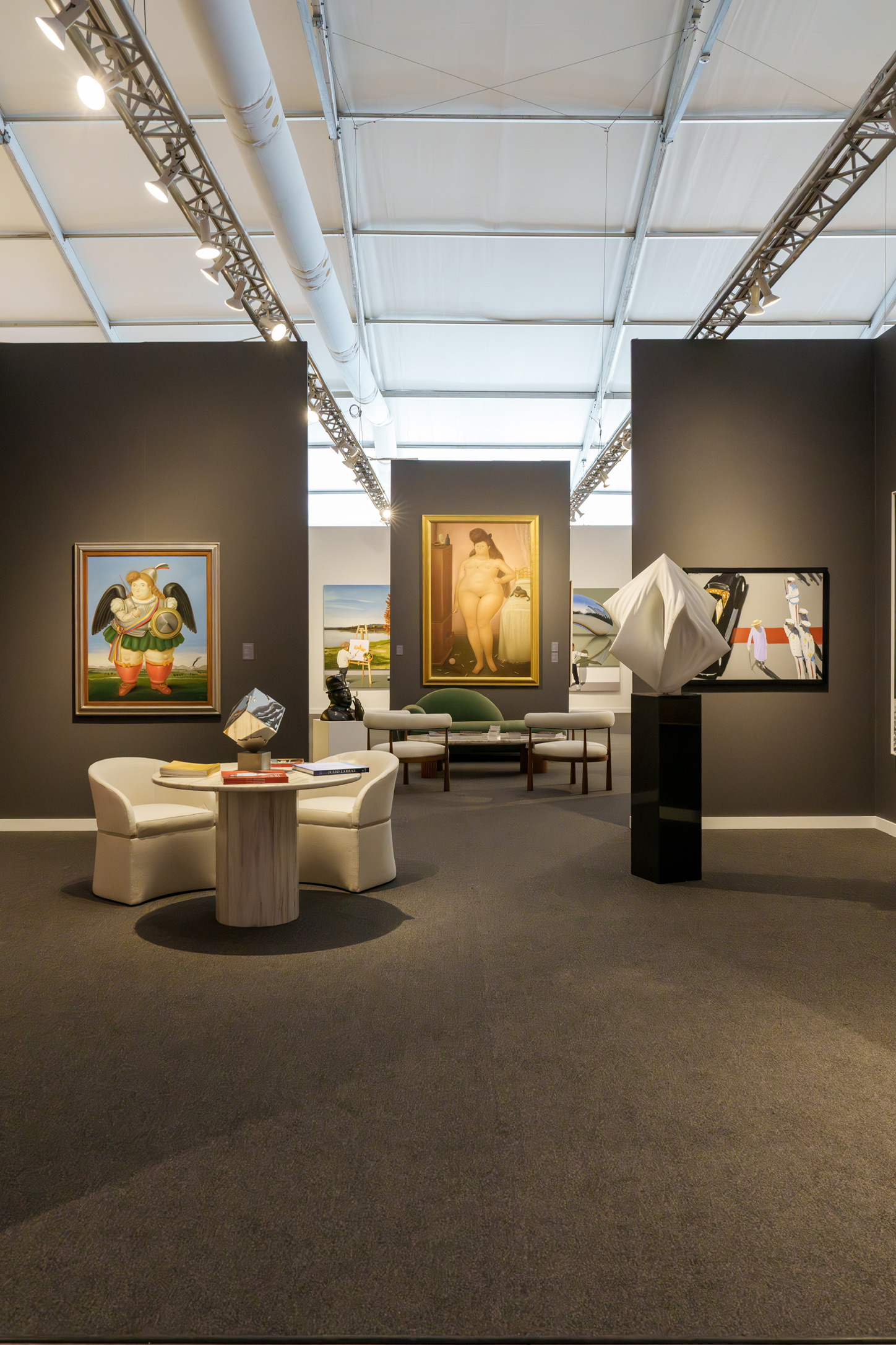 Galer&iacute;a Duque Arango booth at art fair